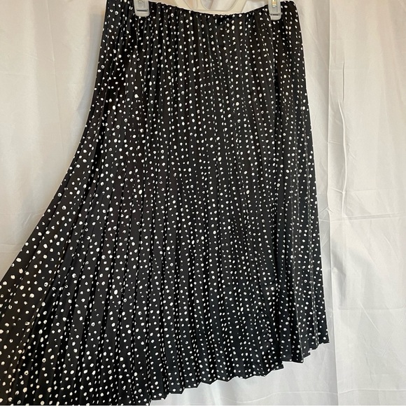 WORTHINGTON Women’s Black White Dot Silky Pleated Flowy Skirt Size Large - Picture 8 of 8